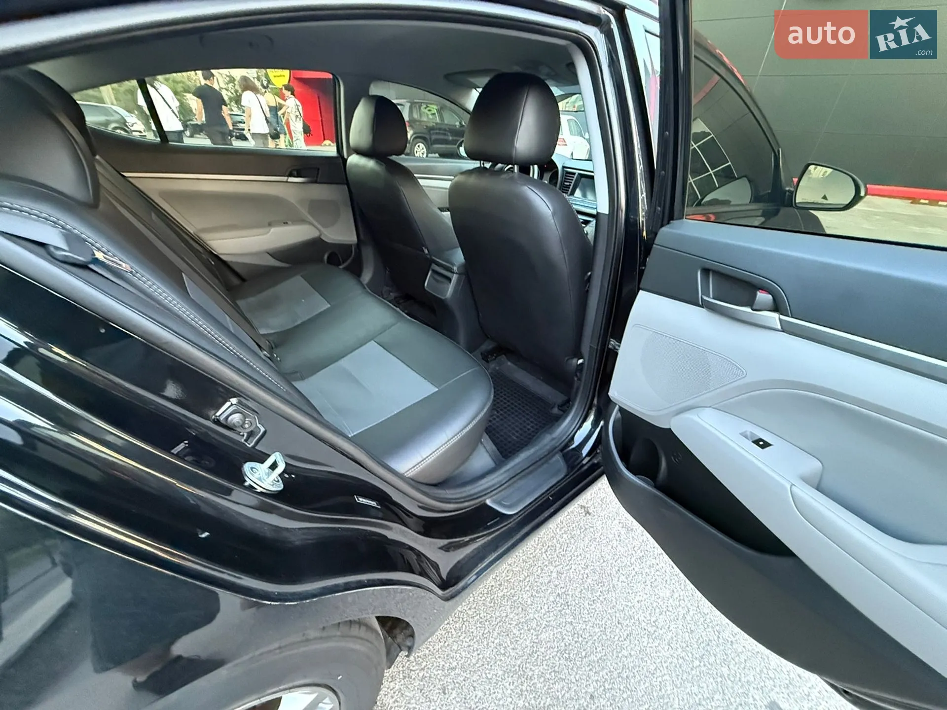 2016 Hyundai Elantra - мініатюра 21