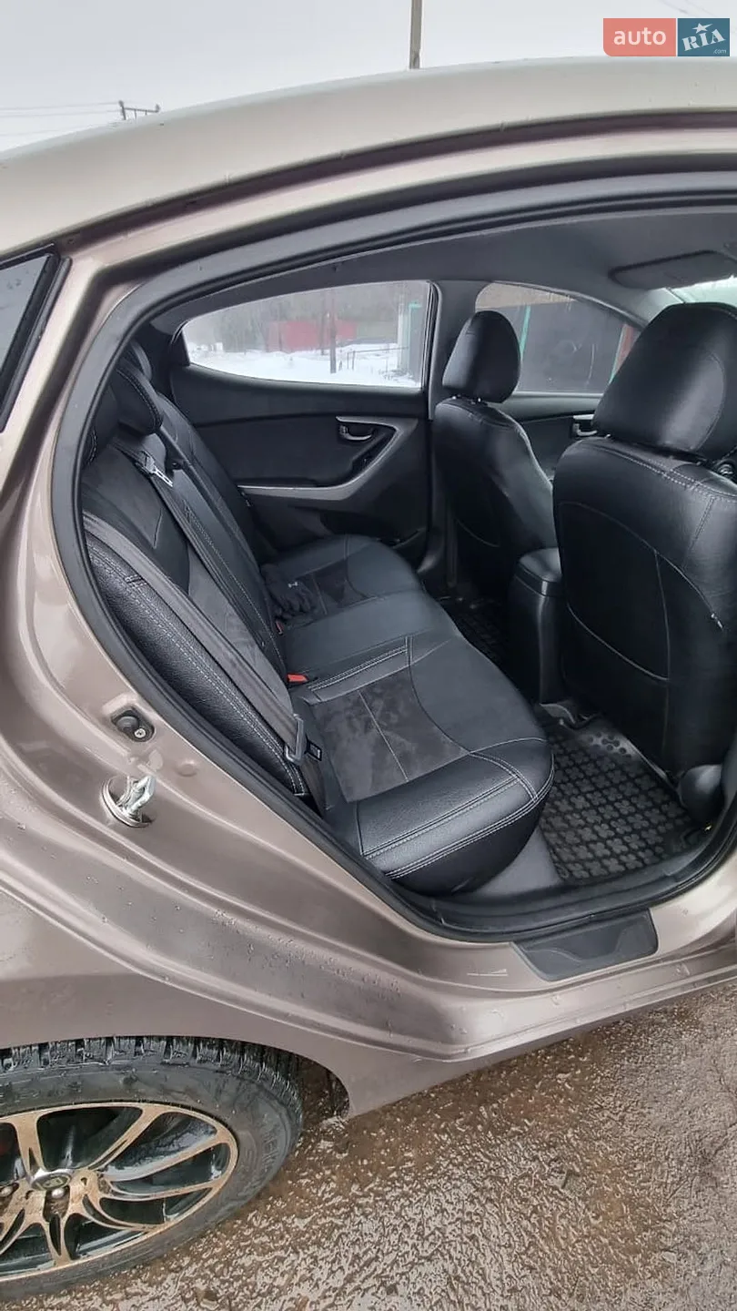 2011 Hyundai Elantra - мініатюра 9