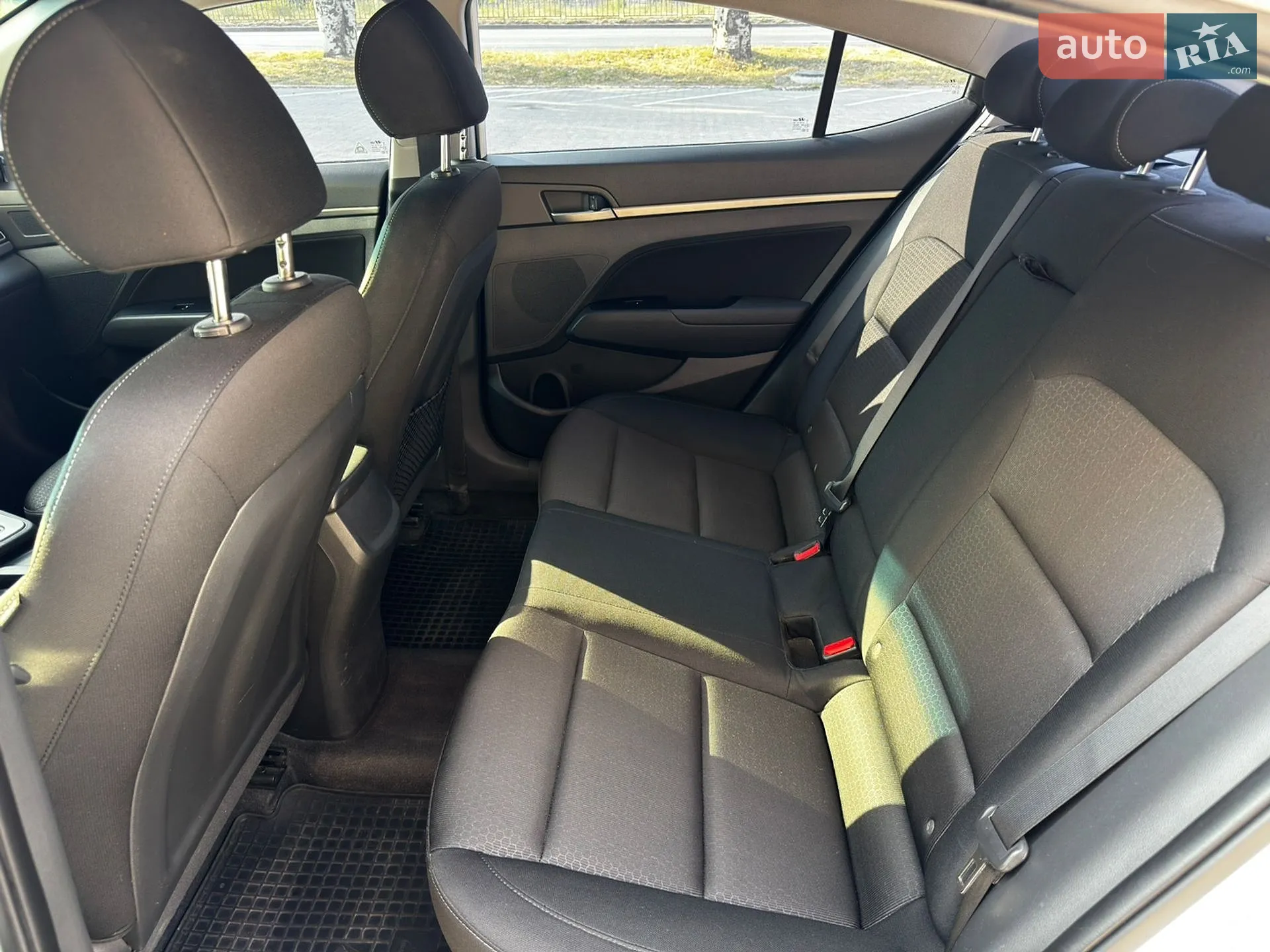 2016 Hyundai Elantra - мініатюра 18