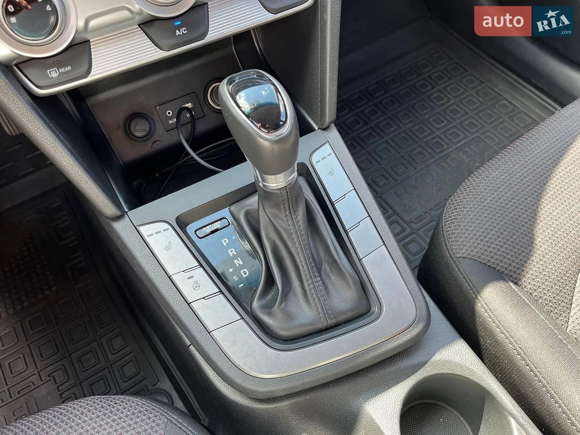 2019 Hyundai Elantra - мініатюра 23