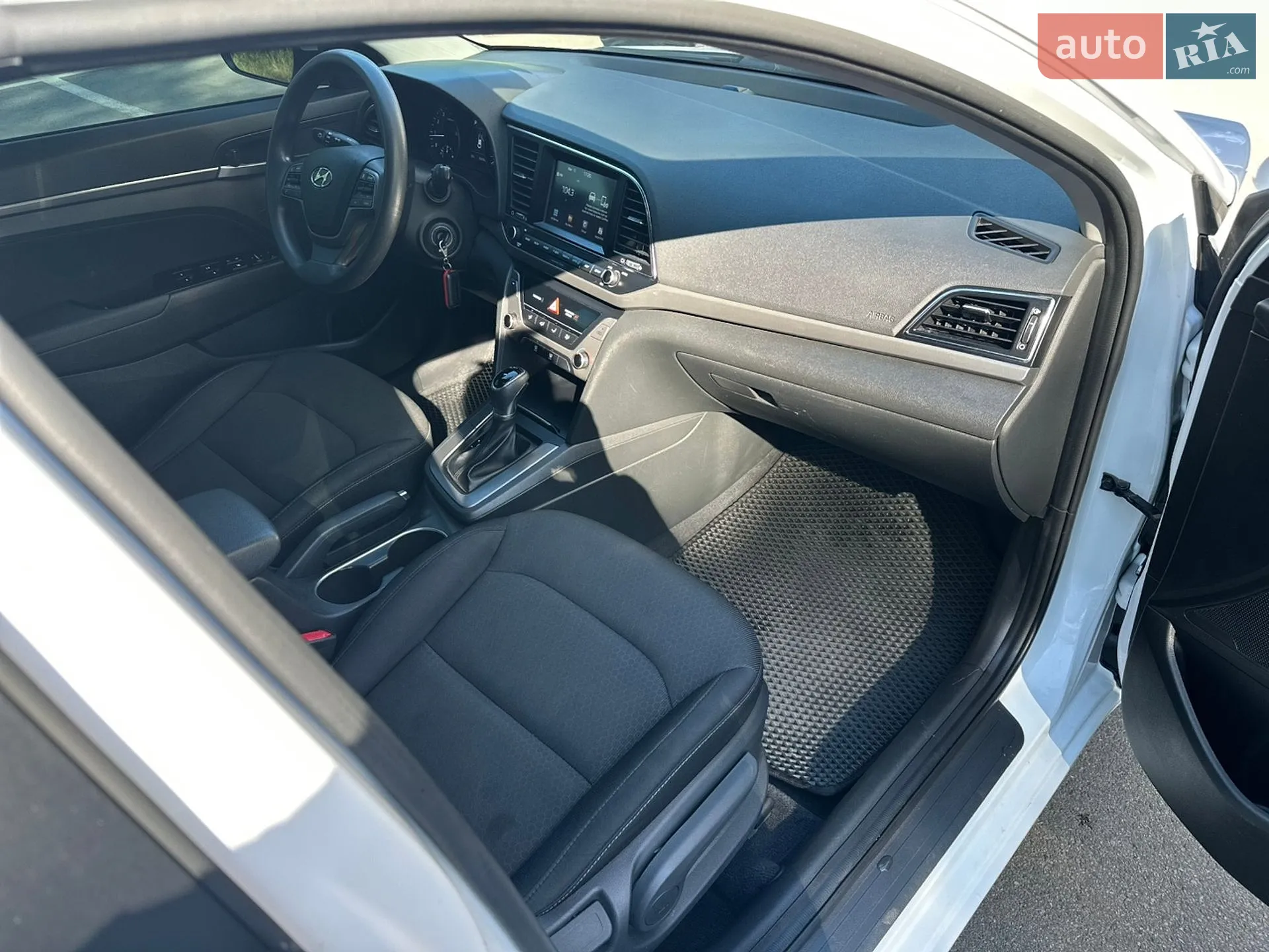 2018 Hyundai Elantra - мініатюра 35