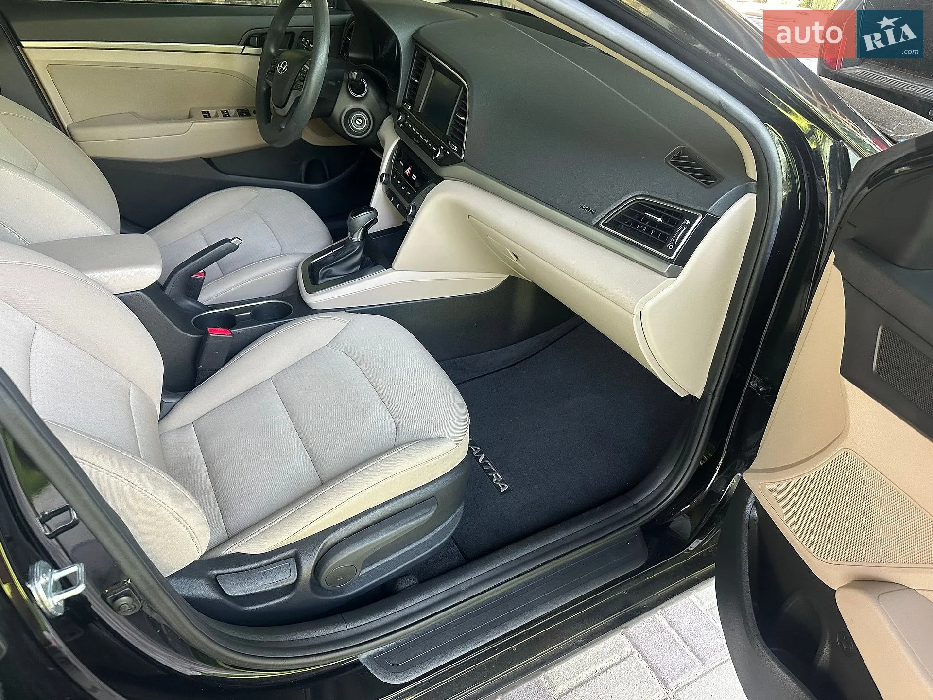 2018 Hyundai Elantra - мініатюра 35