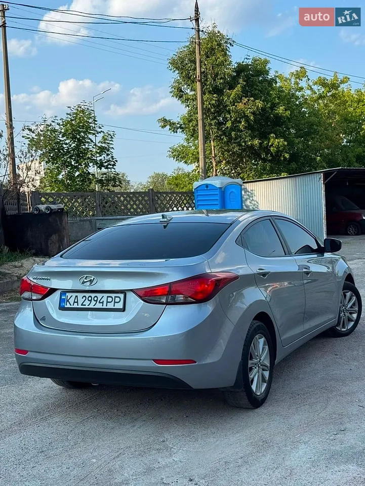 2016 Hyundai Elantra - мініатюра 17