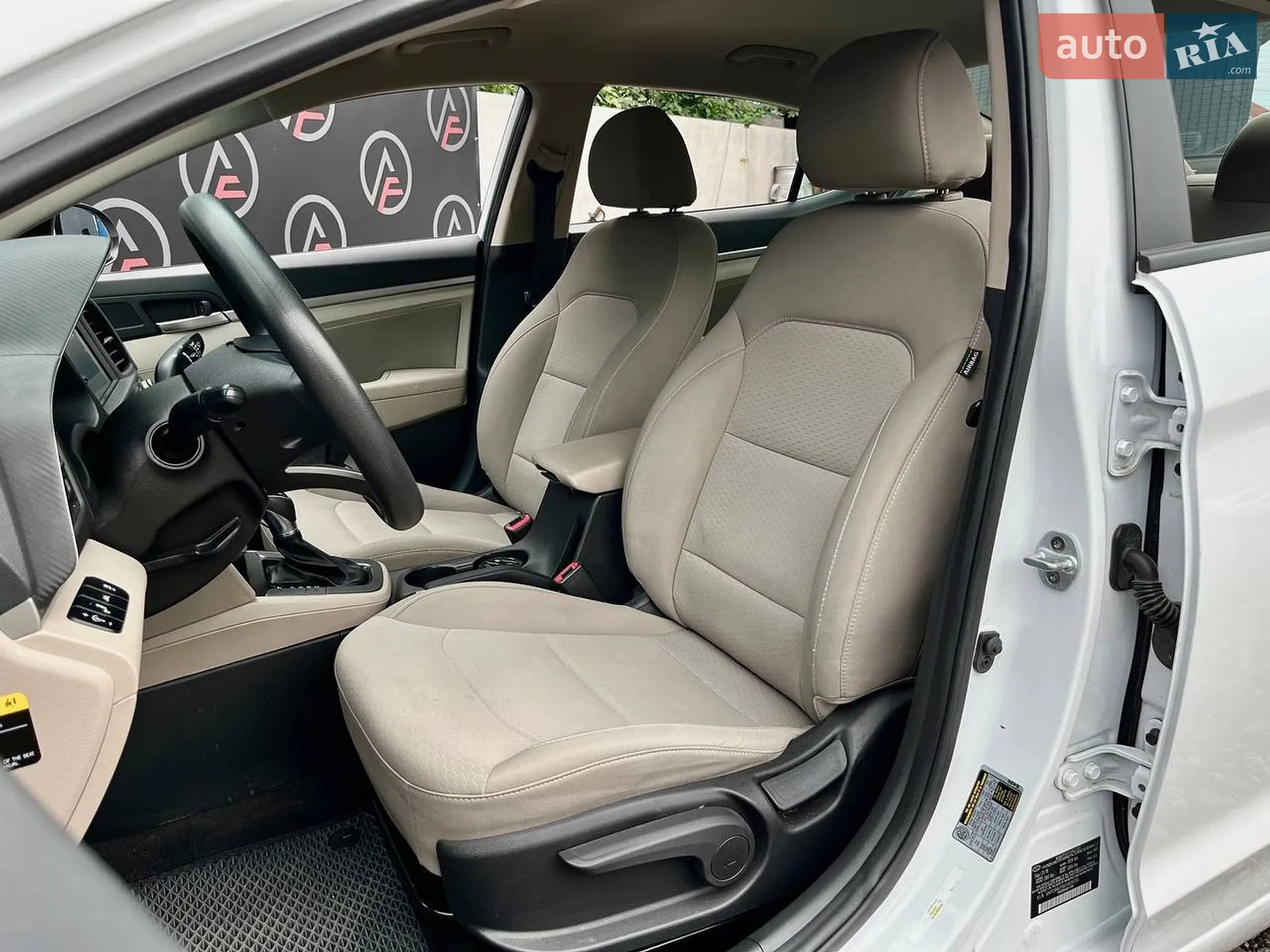 2018 Hyundai Elantra - мініатюра 11