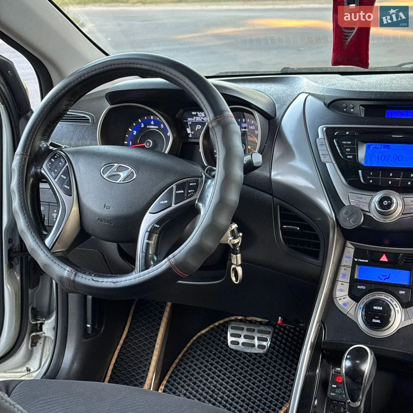 2013 Hyundai Elantra - мініатюра 20