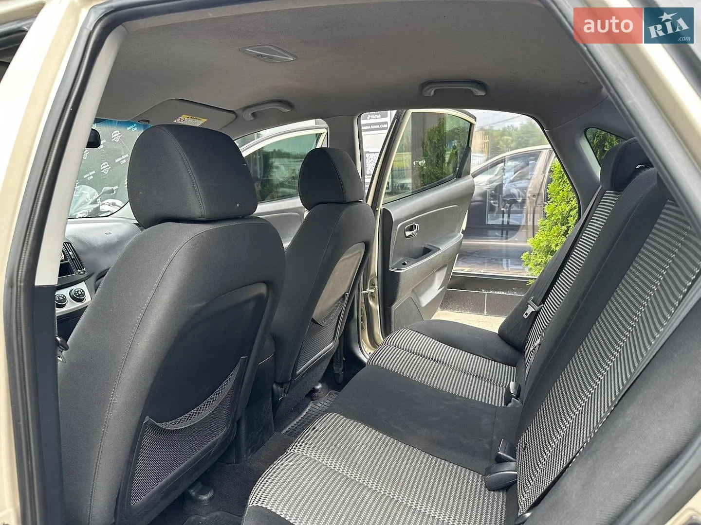 2010 Hyundai Elantra - мініатюра 16