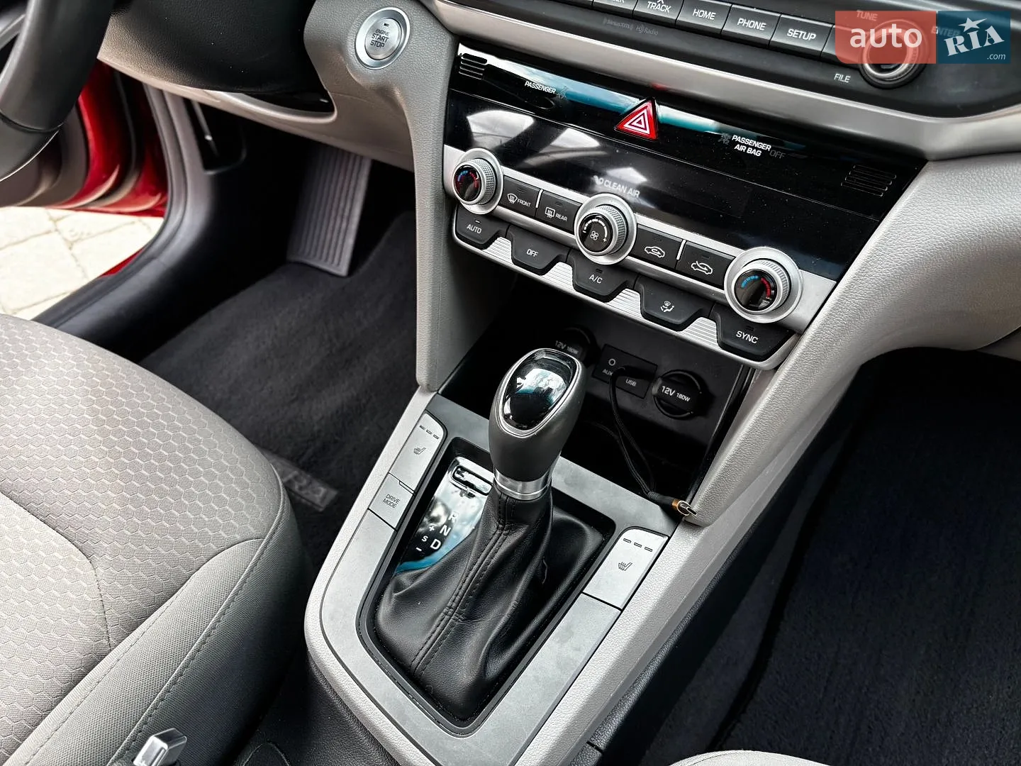 2019 Hyundai Elantra - мініатюра 21