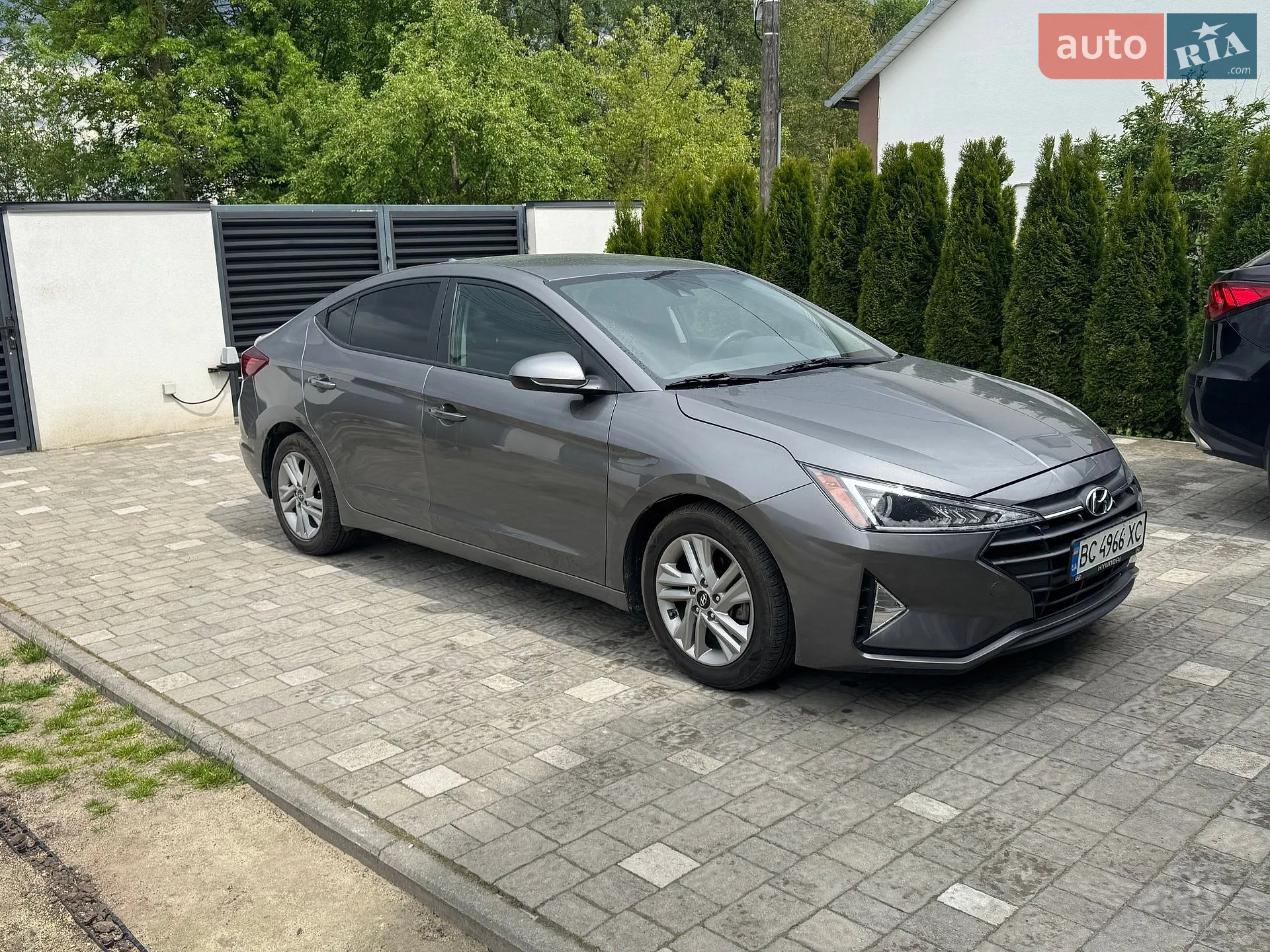 2019 Hyundai Elantra - фото 1