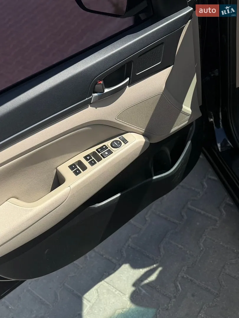 2016 Hyundai Elantra - мініатюра 10