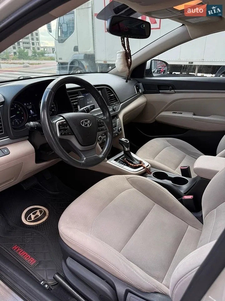2017 Hyundai Elantra - мініатюра 24