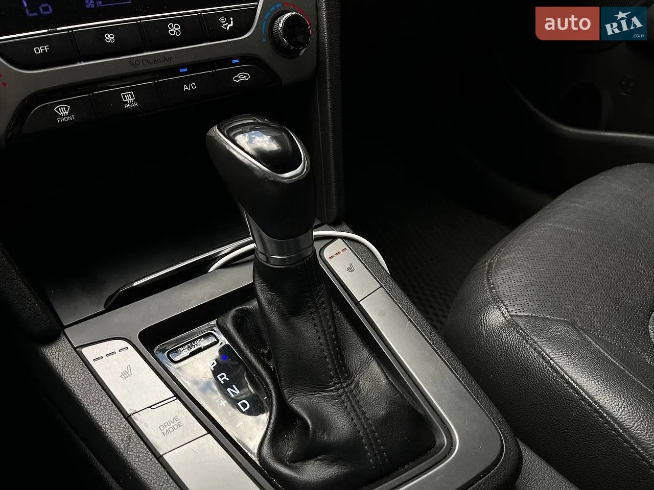 2016 Hyundai Elantra - мініатюра 28