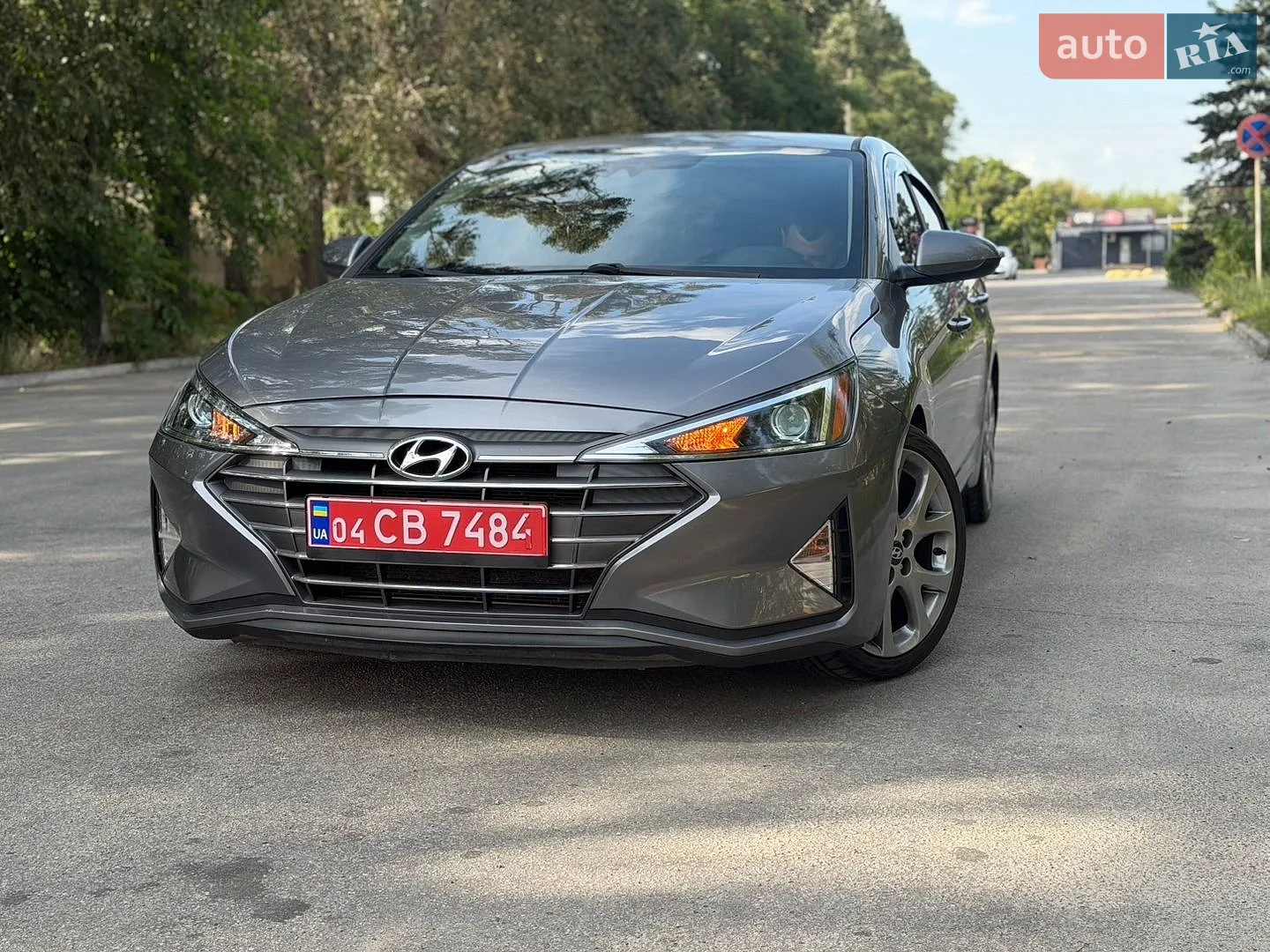 2019 Hyundai Elantra - фото 1