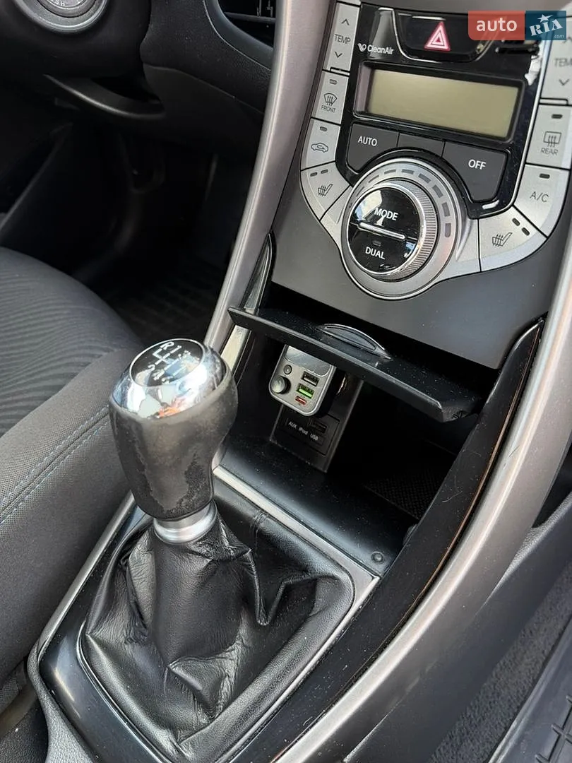 2013 Hyundai Elantra - мініатюра 19