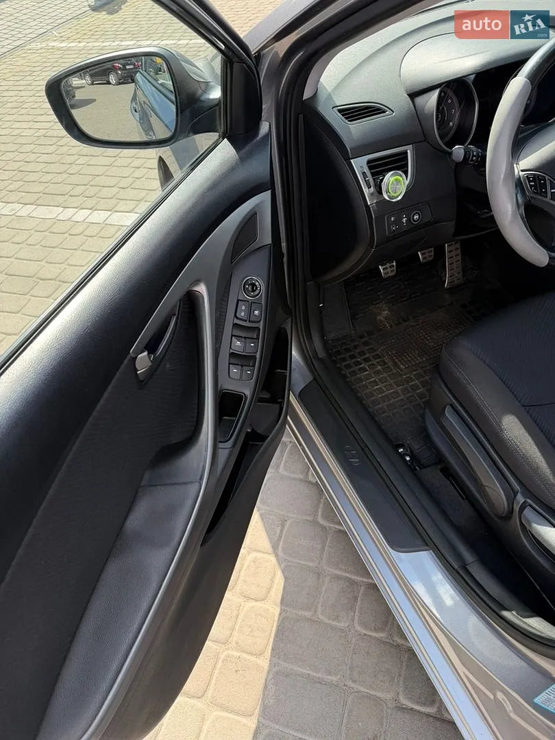 2013 Hyundai Elantra - мініатюра 25