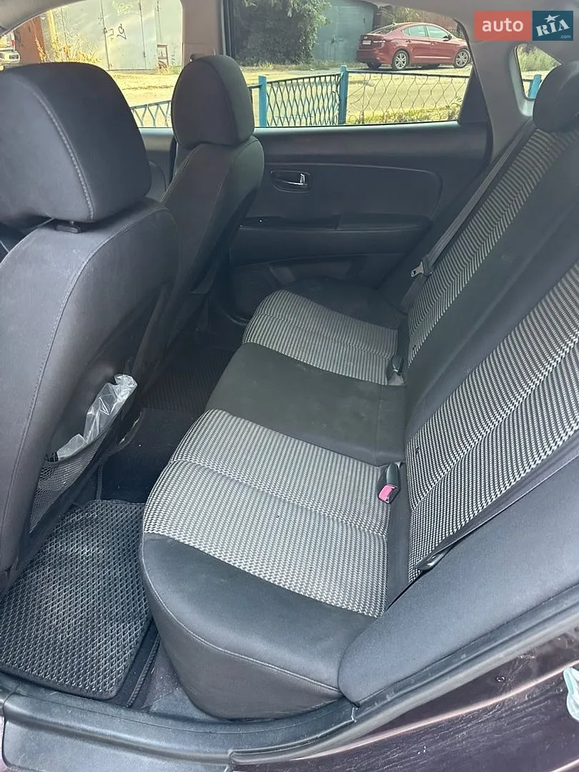 2010 Hyundai Elantra - мініатюра 9