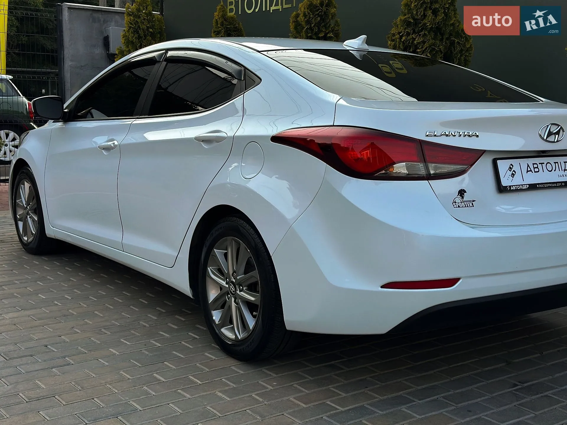 2015 Hyundai Elantra - мініатюра 17