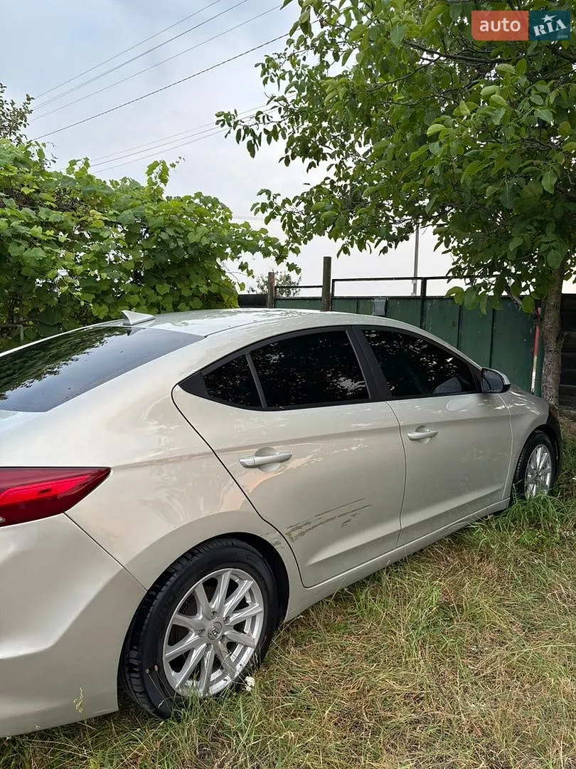 2016 Hyundai Elantra - мініатюра 12