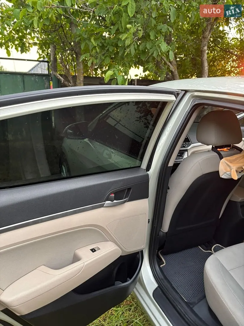 2016 Hyundai Elantra - мініатюра 33