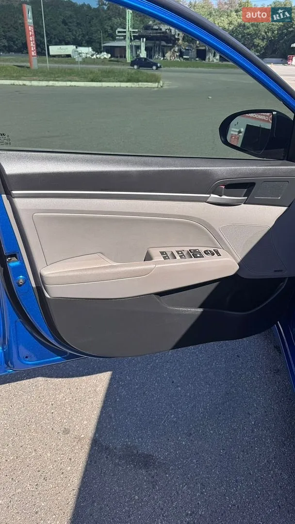 2016 Hyundai Elantra - мініатюра 12