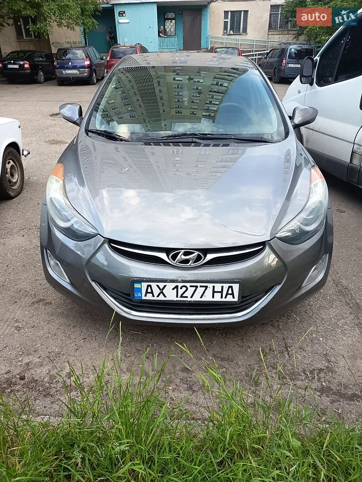 2013 Hyundai Elantra - мініатюра 18