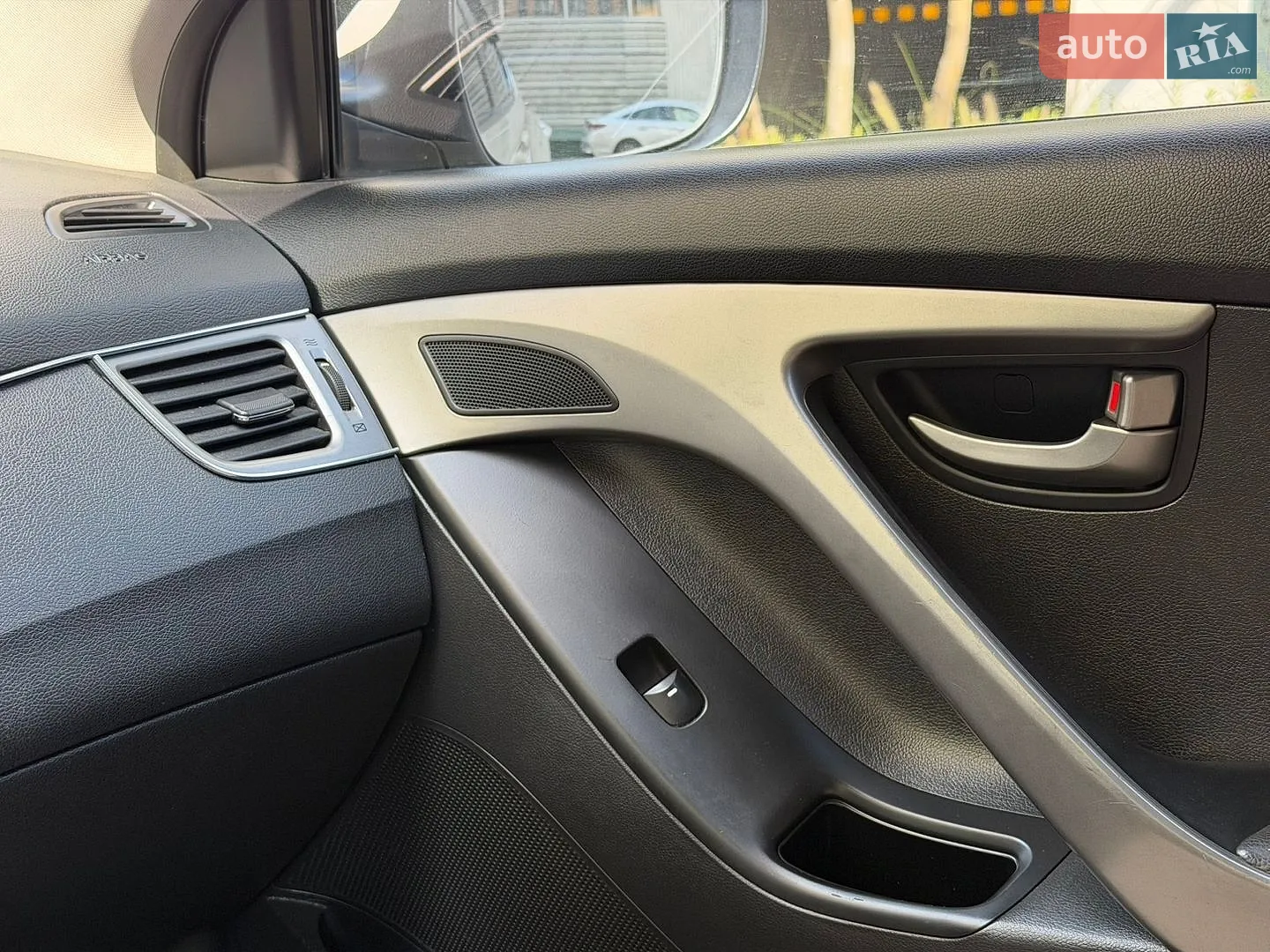 2012 Hyundai Elantra - мініатюра 27