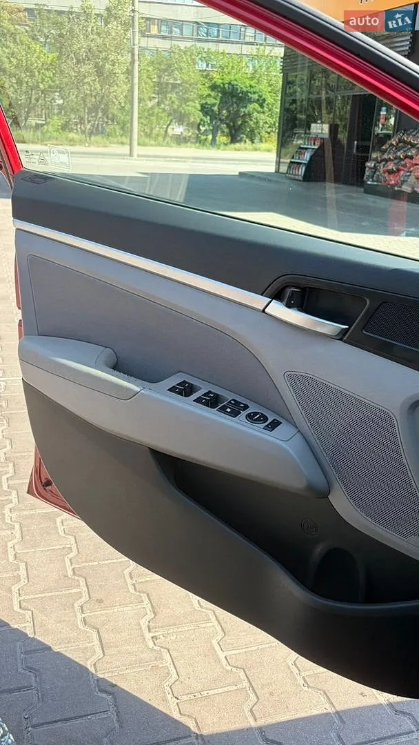 2018 Hyundai Elantra - мініатюра 15