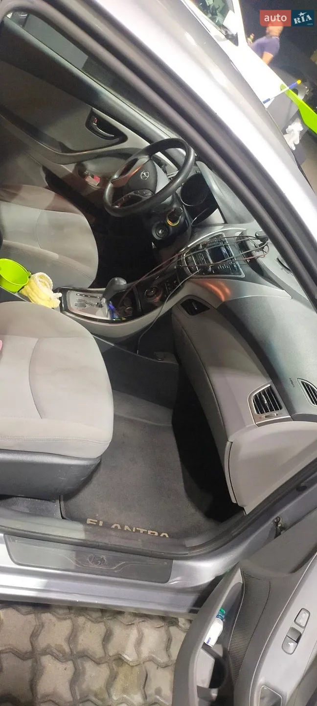 2013 Hyundai Elantra - мініатюра 7