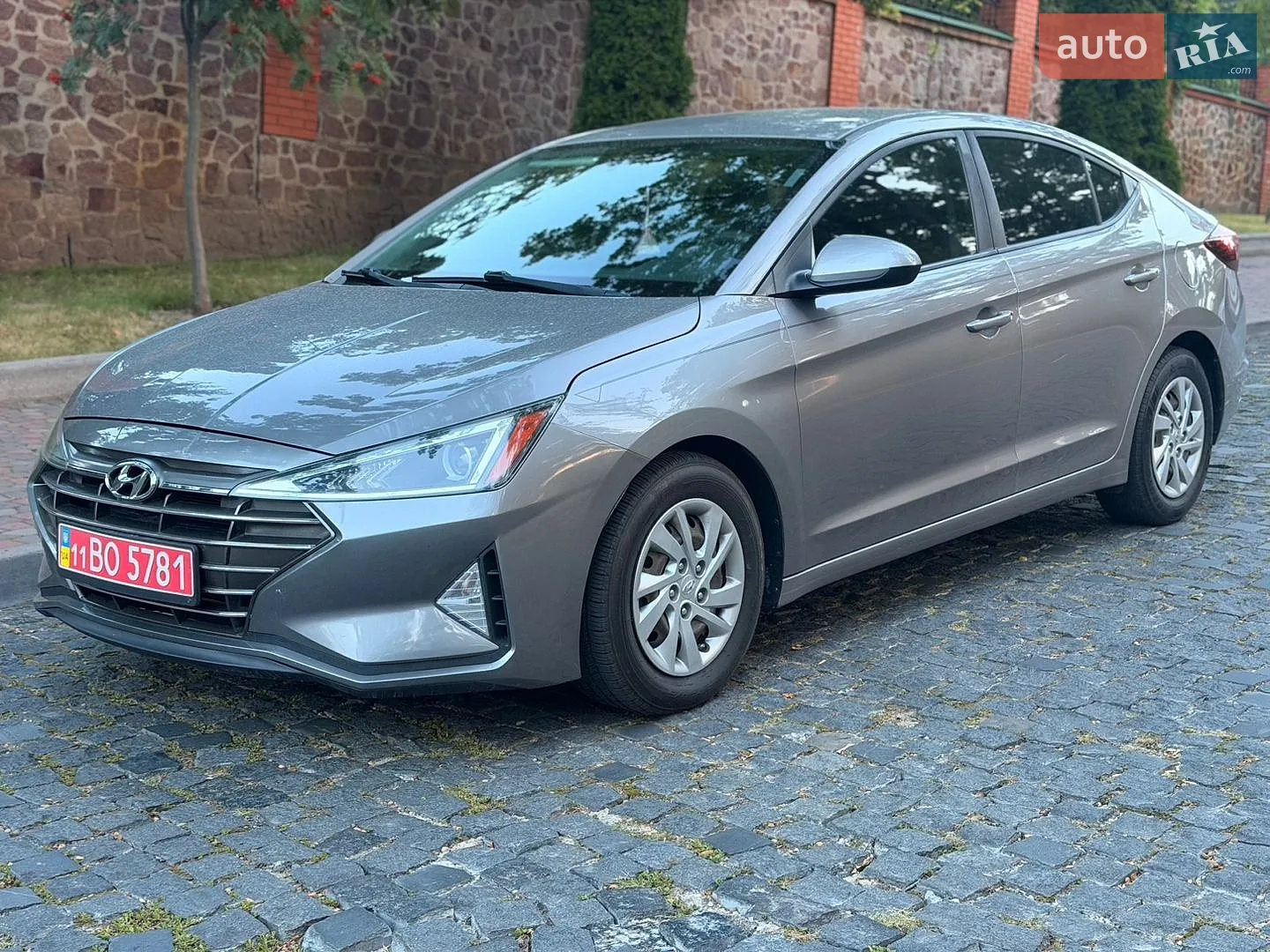 2019 Hyundai Elantra - фото 1