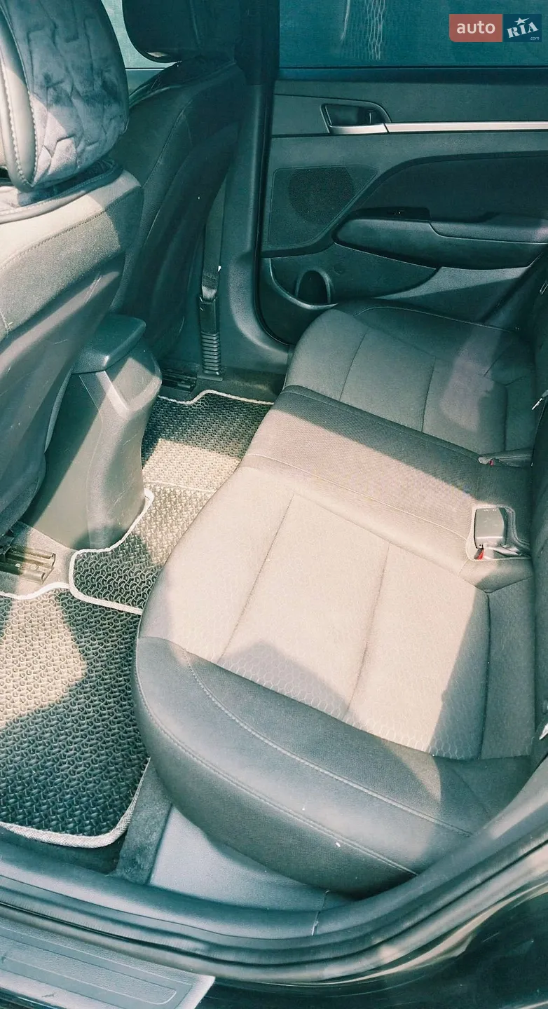 2018 Hyundai Elantra - мініатюра 12