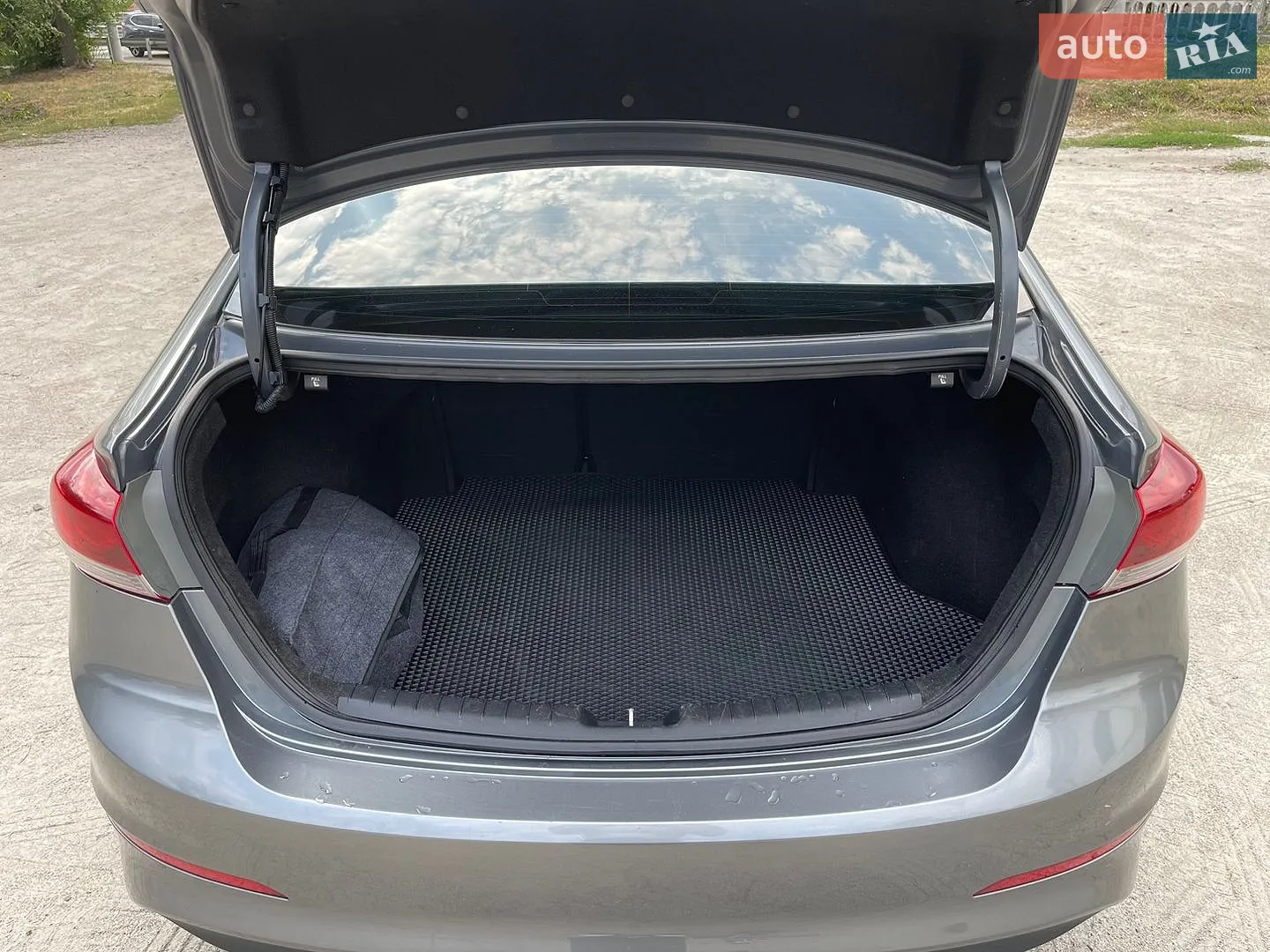 2016 Hyundai Elantra - мініатюра 23