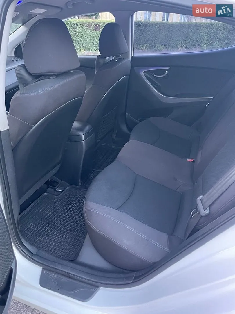 2012 Hyundai Elantra - мініатюра 12