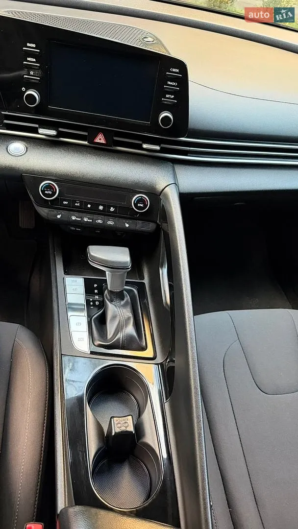 2020 Hyundai Elantra - мініатюра 9