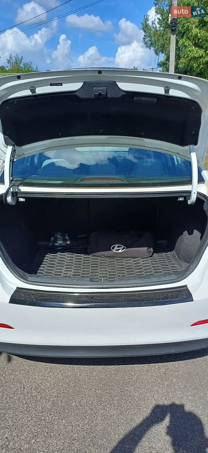 2016 Hyundai Elantra - мініатюра 11