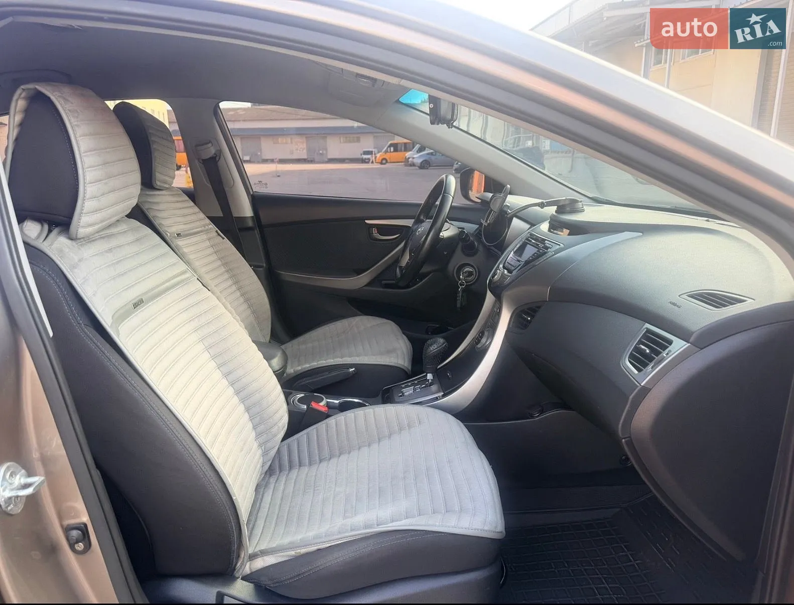 2013 Hyundai Elantra - мініатюра 13