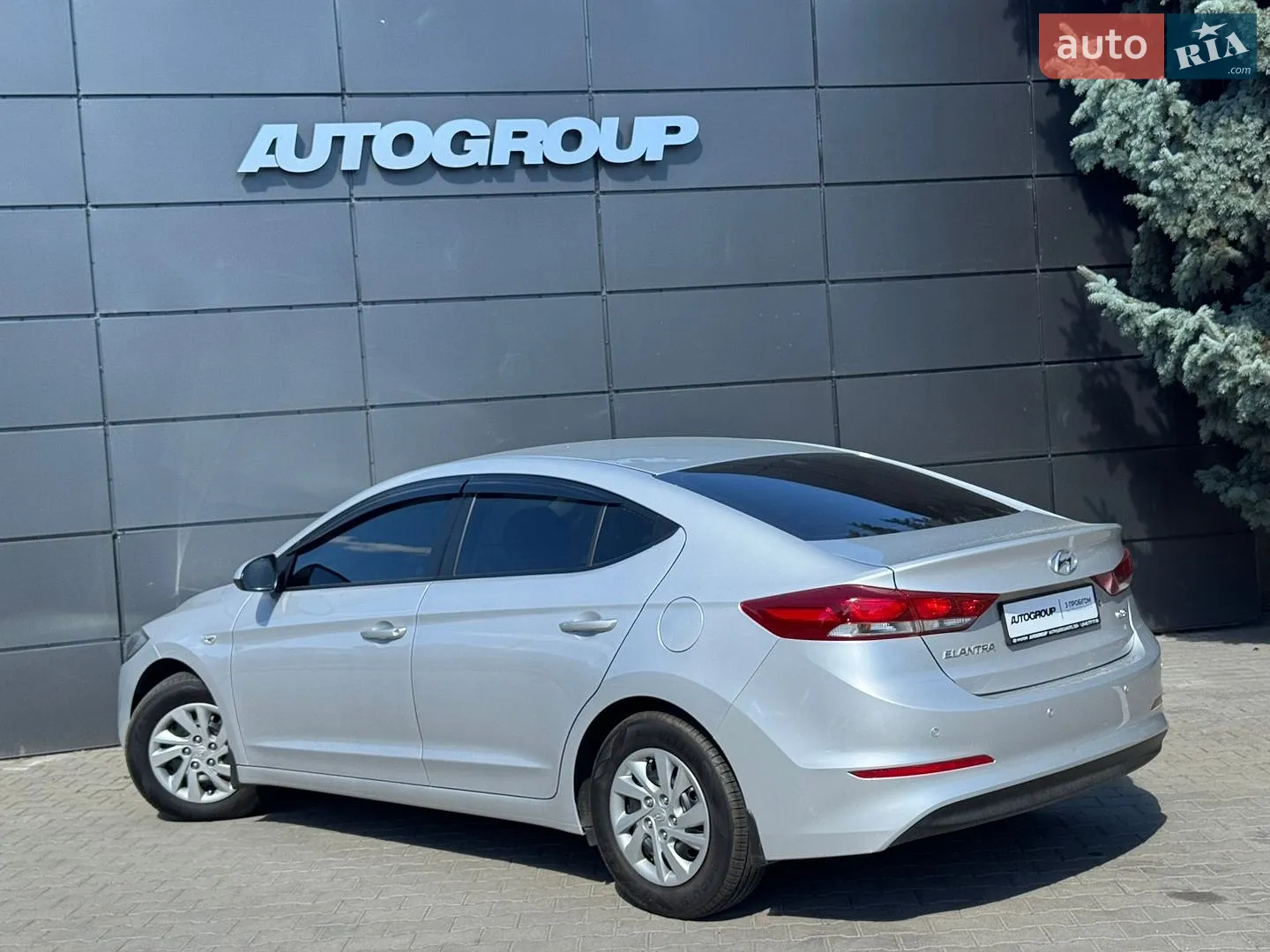 2016 Hyundai Elantra - мініатюра 10