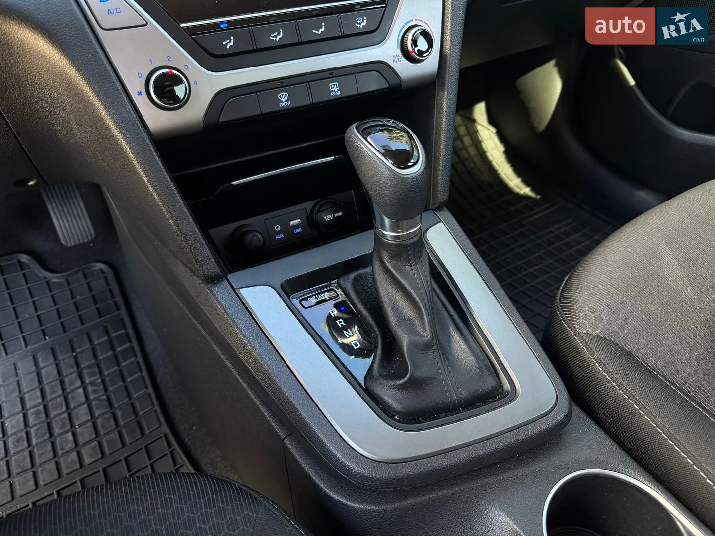 2016 Hyundai Elantra - мініатюра 31
