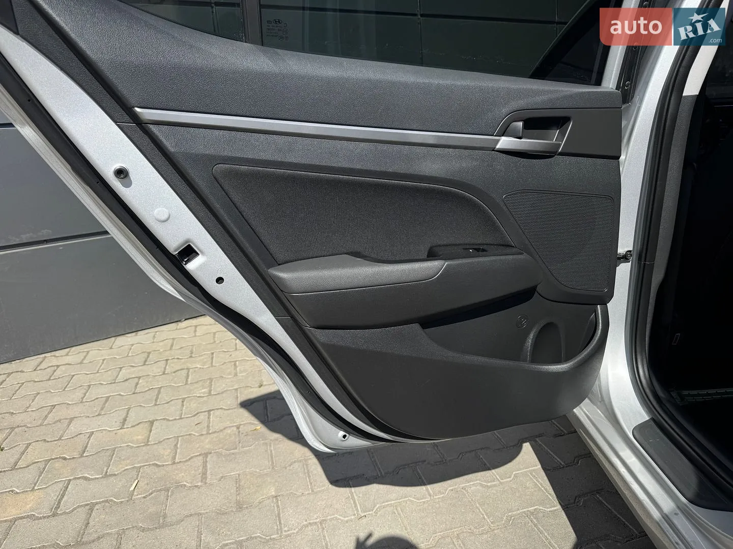 2016 Hyundai Elantra - мініатюра 33