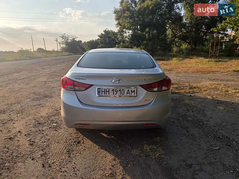 Hyundai Elantra 2012
