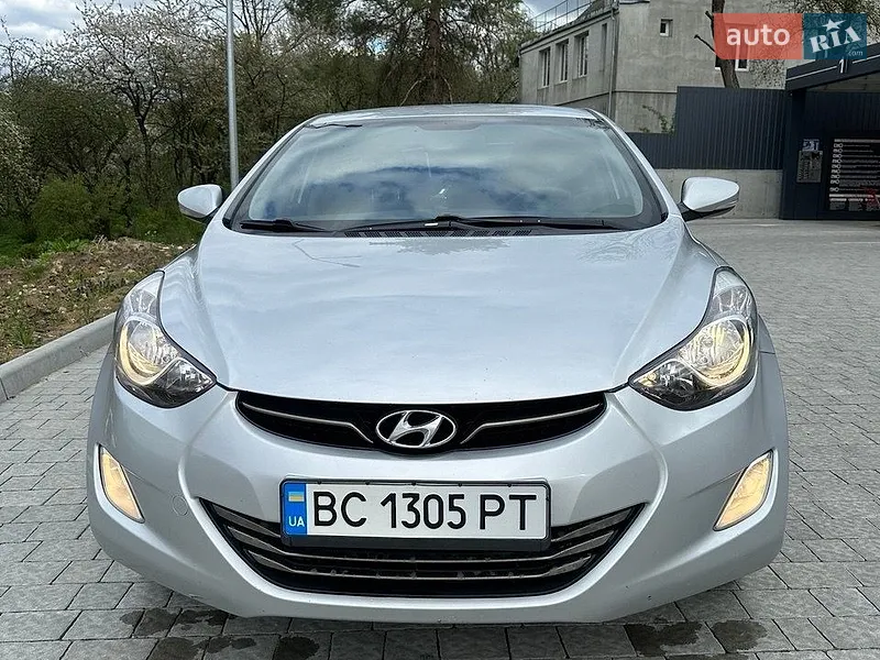 Hyundai Elantra 2012