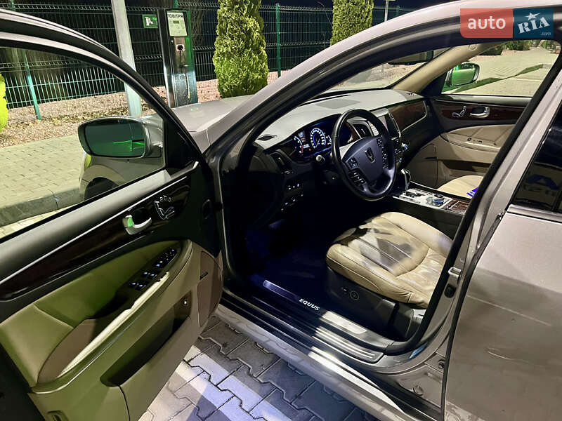 Седан Hyundai Equus 2012 в Кременчуці