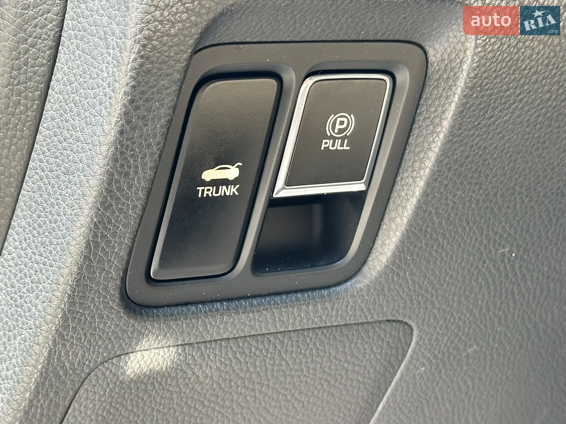 2015 Hyundai Equus - мініатюра 32