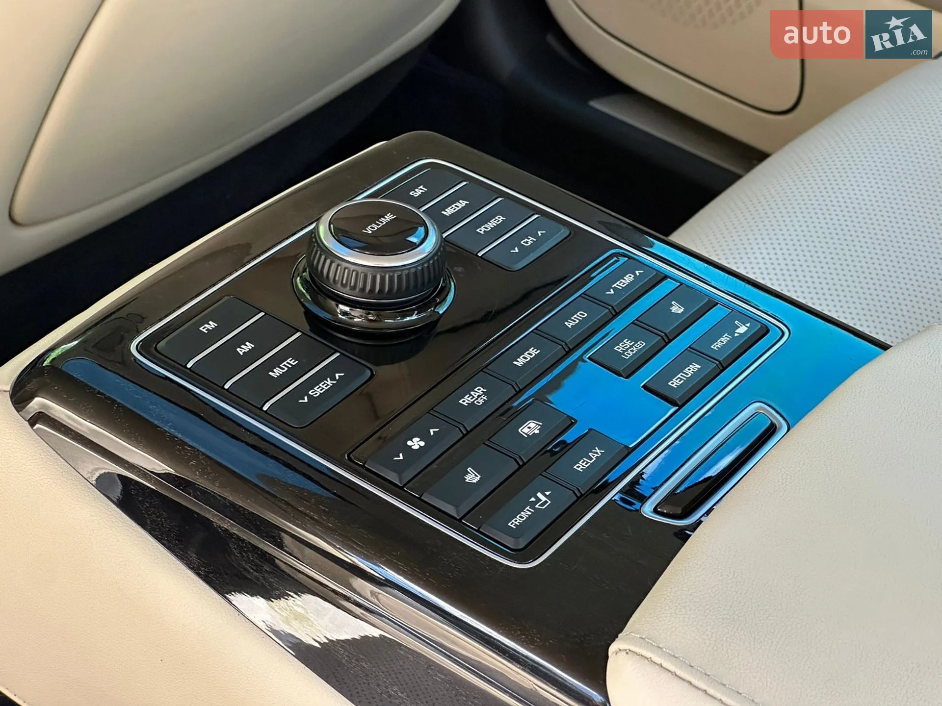 2015 Hyundai Equus - мініатюра 43