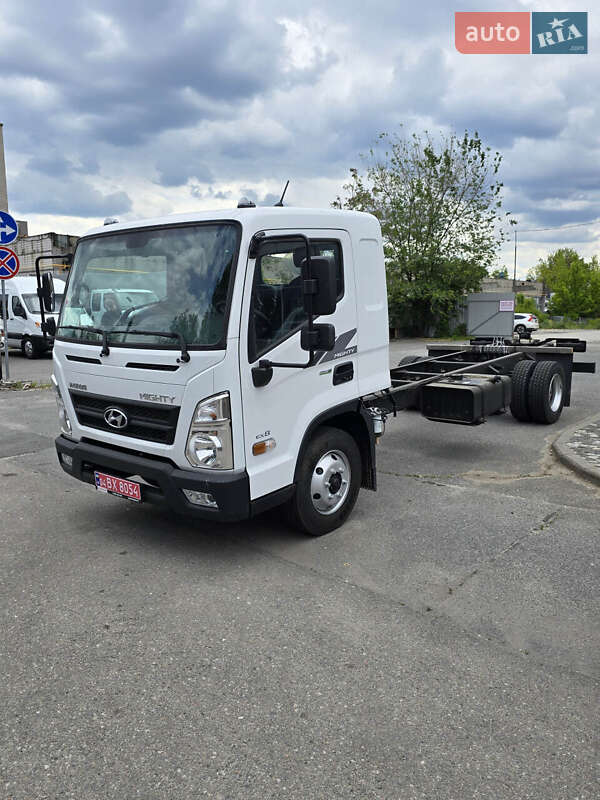 Hyundai EX8 2024