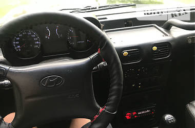 Позашляховик / Кросовер Hyundai Galloper 2001 в 