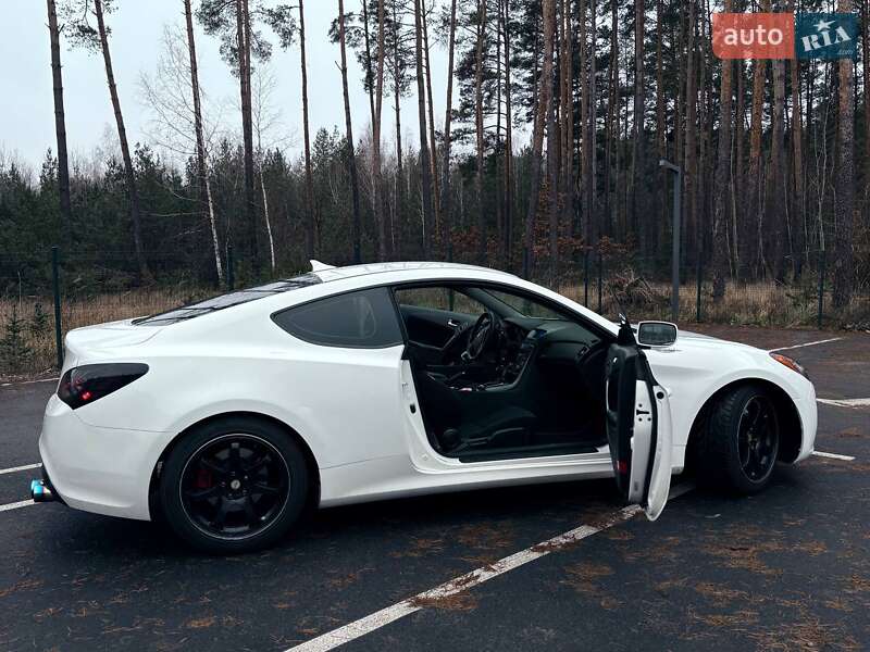 Купе Hyundai Genesis Coupe 2011 в Малине