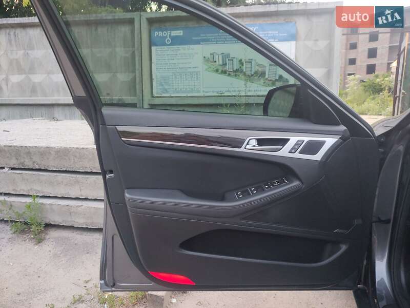 Седан Hyundai Genesis 2015 в Киеве