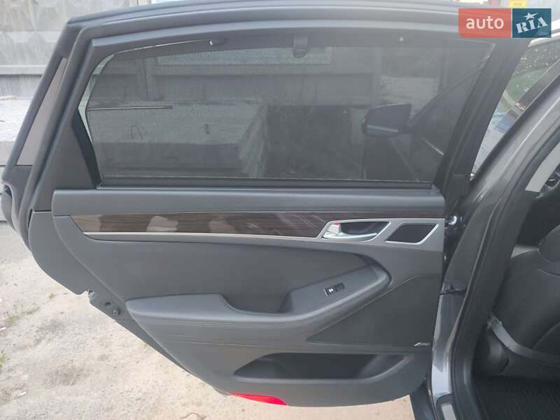 Седан Hyundai Genesis 2015 в Киеве
