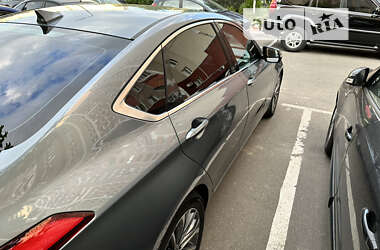 Седан Hyundai Genesis 2015 в 