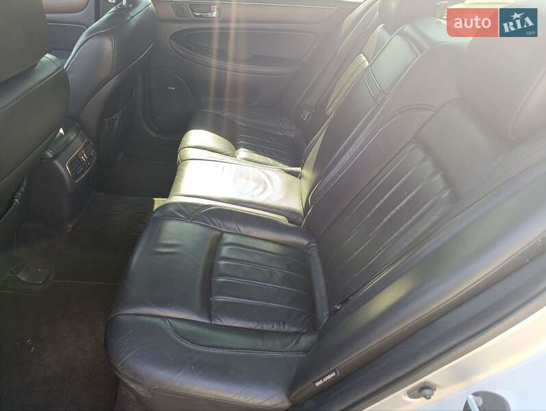 Седан Hyundai Genesis 2008 в Малине