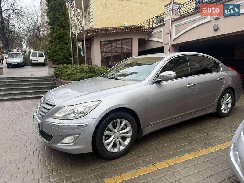 Седан Hyundai Genesis 2012 в Киеве
